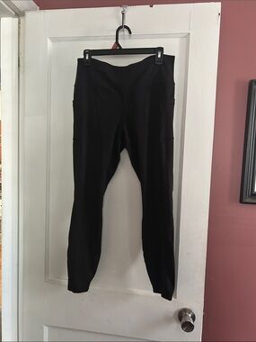 Black High-Waist Leggings with Side Pockets